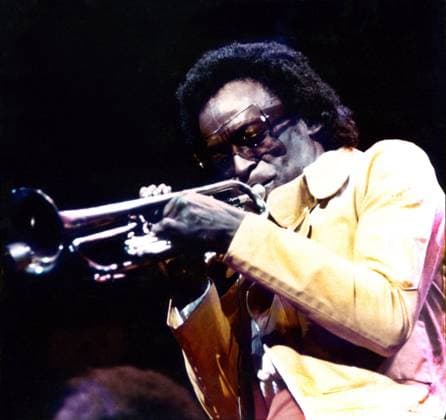 Portrait of Miles Davis playing trumpet, New York c. 1972 (photo) PCT4296818 Portrait of Miles Davis playing trumpet, New York c. 1972 (photo); (add.info.: American jazz trumpeter and composer, 26 May 1926 - 28 September 1991 Foto Urve Kuusic); Patrice Cartier. All rights reserved 2023. Copyright: x xPatricexCartier.xAllxrightsxreservedx2023x xBridgemanxImagesx 4296818