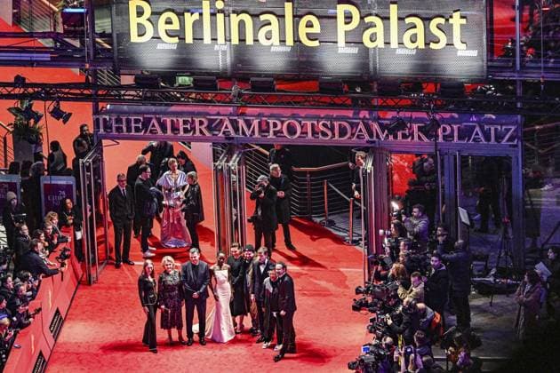 Entertainment Bilder des Tages Berlinale 2024 - Eröffnung ** NUR FÜR REDAKTIONELLE ZWECKE ** EDITORIAL USE ONLY **<p>Berlinale 2024 - Eröffnung Gäste kommen zur Eröffnung der 74. Berlinale auf dem roten Teppich vor dem Berlinale-Palast. Die 74. Internationalen Filmfestspiele Berlin finden vom 15.-25.02.2024 statt. , fotografiert am 15.02.2024 in Berlin. Deutschland Berlin Berlin Copyright: MaurizioxGambarini *** Berlinale 2024 Opening FOR EDITORIAL PURPOSES ONLY EDITORIAL USE ONLY p Berlinale 2024 Opening Guests arrive at the opening of the 74 Berlinale on the red carpet in front of the Berlinale Palast The 74 Berlin International Film Festival will take place from 15 25 02 2024 , photographed on 15 02 2024 in Berlin Germany Berlin Berlin Copyright MaurizioxGambarin Copyright: MaurizioxGambarini doc7u5o0p8svcn19opyslzi ,EDITORIAL USE ONLY