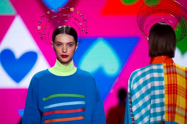 Bilder des Jahres 2024, Entertainment 02 Februar Entertainment Themen der Woche KW07 Entertainment Bilder des Tages Model bei der Agatha Ruiz de la Prada Fashion Show auf der 79. Mercedes-Benz Fashion Week Madrid auf dem Messegelände Ifema. Madrid, 15.02.2024 *** Model at the Agatha Ruiz de la Prada Fashion Show at the 79 Mercedes Benz Fashion Week Madrid at the Ifema Madrid exhibition center, 15 02 2024 Foto:xDyDxFotografosx xFuturexImagex prada_4209