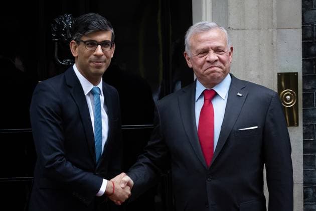 News Themen der Woche KW07 News Bilder des Tages Prime Minister Rishi Sunak Welcomes King Abdullah II to Downing Street in London, UK - 15 Feb 2024 British Prime Minister Rishi Sunak welcomes King Abdullah II of Jordan to Downing Street in London. London United Kingdom Copyright: xTejasxSandhux xSOPAxImagesx 4B0A2184