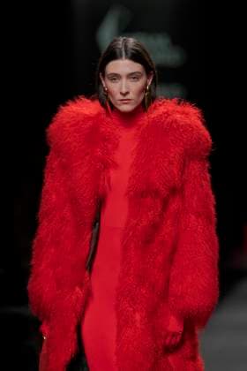 February 15, 2024, Madrid, Spain: A model walks the runway at the Claro Couture fashion show during the Mercedes Benz Fashion Week at IFEMA in Madrid. Madrid Spain - ZUMAs197 20240215_aaa_s197_295 Copyright: xGuillermoxGutierrezxCarrascalx