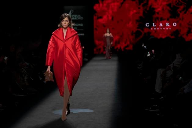 February 15, 2024, Madrid, Spain: A model walks the runway at the Claro Couture fashion show during the Mercedes Benz Fashion Week at IFEMA in Madrid. Madrid Spain - ZUMAs197 20240215_aaa_s197_297 Copyright: xGuillermoxGutierrezxCarrascalx