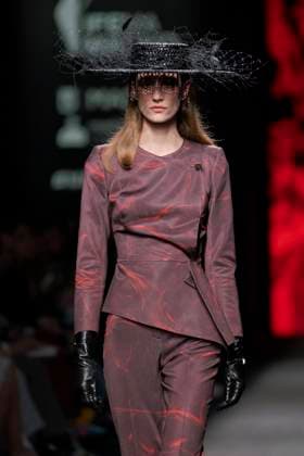 February 15, 2024, Madrid, Spain: A model walks the runway at the Claro Couture fashion show during the Mercedes Benz Fashion Week at IFEMA in Madrid. Madrid Spain - ZUMAs197 20240215_aaa_s197_299 Copyright: xGuillermoxGutierrezxCarrascalx
