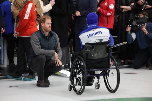 . 16 02 2024. Vancouver, Canada. Prince Harry and Meghan Markle, the Duke and Duchess of Sussex, at a curling centre in Vancouver, Canada, on the third day of the one year to go events for next years Invictus Games.  xStephenxLockx xi-Imagesx IIM-24999-0019