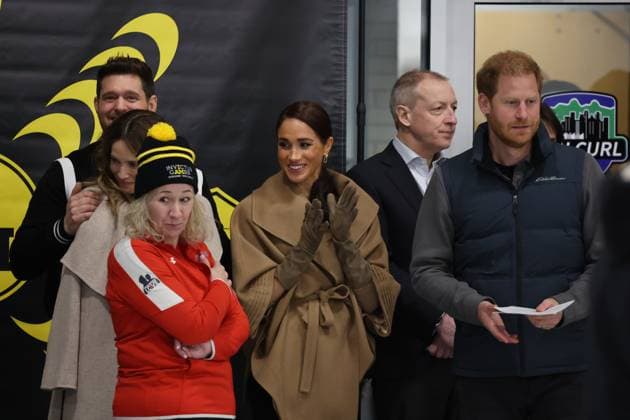 . 16 02 2024. Vancouver, Canada. Prince Harry and Meghan Markle, the Duke and Duchess of Sussex, at a curling centre in Vancouver, Canada, on the third day of the one year to go events for next years Invictus Games.  xStephenxLockx xi-Imagesx IIM-24999-0085