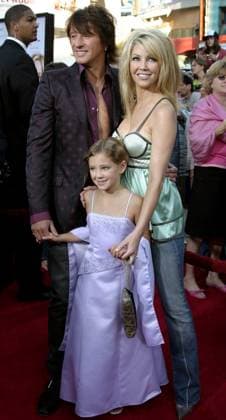 Premiere of The Perfect Man Richie Sambora, Heather Locklear and Ava Elizabeth Locklear attend the Los Angeles Premiere of The Perfect Man held at the Universal Studios Cinema in Hollywood, California on June 13, 2005 (Pictured: Richie Sambora, Heather Locklear and Ava Elizabeth Locklear) (Adam Gold iPhoto.ca) Beverly Hills California USA EDITORIAL USE ONLY Copyright: xx AGARC03010607 AdamxGoldx iphotos066958