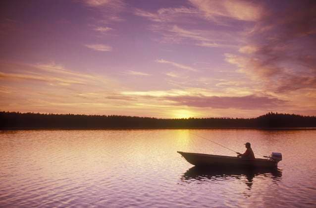 Lake fishing at sunset in central British Columbia, Canada.  Copyright: x AllCanadaPhotos.comx 1990-25607 ,model released, Symbolfoto