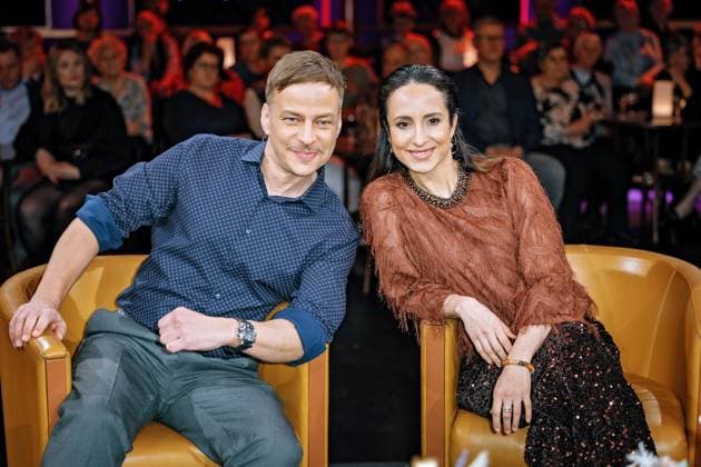 Entertainment Themen der Woche KW07 Entertainment Bilder des Tages MDR - Riverboat. Schauspieler Tom Wlaschiha und Schauspielerin Stephanie Stumph anläßlich der Aufzeichnung der MDR - Talkshow Riverboat am 16.02.2024 in der Mediacity Leipzig. 20240216SFL0041 *** MDR Riverboat actor Tom Wlaschiha and actress Stephanie Stumph on the occasion of the recording of the MDR talk show Riverboat on 16 02 2024 at Mediacity Leipzig 20240216SFL0041