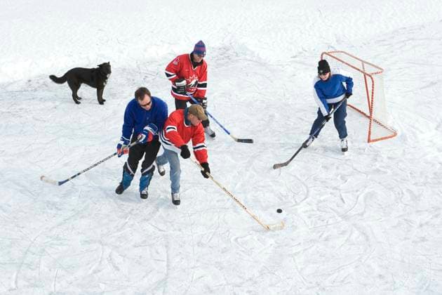 IMAGO Creative, Winter, Winterspaß, Eishockey #2 three 35-45 year old men and one 35 year old woman playing hockey on frozen lake. model released (Royce Williams & Phil Heidebrecht, Ron Popowich, Audrey Oppenlander) MR_acp05778a, MR_acp05778b, MR_acp05778c, MR_acp05778d2  Copyright: x AllCanadaPhotos.comx 1990-5230 ,model released, Symbolfoto