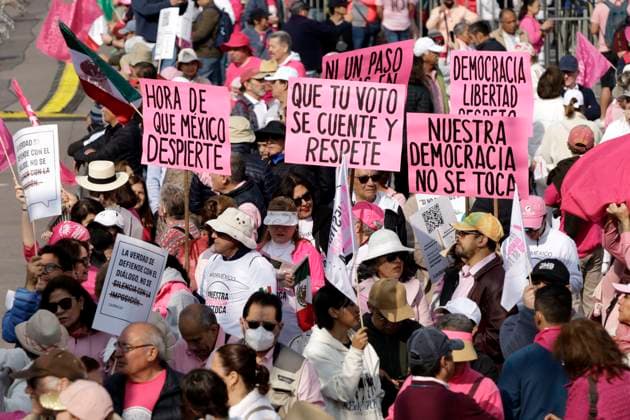 March For Our Democracy Rally - Mexico City Persons join the rally to support March for Our Democracy movement at the Mexico City Zocalo. Mexico City, Mexico, February 18, 2024. Photo by Luis Barron Eyepix Group ABACAPRESS.COM Mexico City Mexico  Copyright: xBarronxLuis Eyepix ABACAx