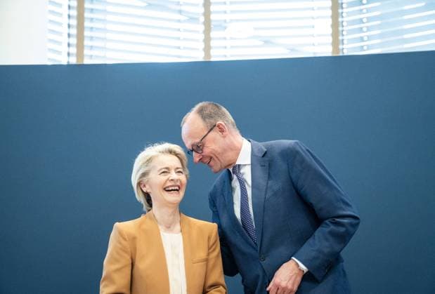Bekanntgabe CDU-Beschluss zur EU-Spitzenkandidatur - Ursula von der Leyen, Präsidentin Europäische Kommission, mit Friedrich Merz, CDU-Bundesvorsitzender;Bekanntgabe CDU-Beschluss zur EU-Spitzenkandidatur - Ursula von der Leyen, Präsidentin Europäische Kommission, mit Friedrich Merz, CDU-Bundesvorsitzender, Berlin Berlin Deutschland Konrad-Adenauer-Haus *** Announcement of CDU decision on EU Spitzenkandidatur Ursula von der Leyen, President of the European Commission, with Friedrich Merz, CDU Federal Chairman Announcement of CDU decision on EU Spitzenkandidatur Ursula von der Leyen, President of the European Commission, with Friedrich Merz, CDU Federal Chairman, Berlin Berlin Germany Konrad Adenauer Haus