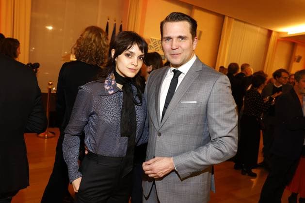 Luise Befort und Pierre Kiwitt bei der Verleihung vom Ritterorden fuer Kunst und Literatur im Rahmen der Berlinale Soiree Francaise du Cinema in der Franzoesischen Botschaft am 19.02.2024 in Berlin Berlinale Soiree Francaise 2024- Verleihung vom Chevalier Orden fuer Leila Hamid & Martin Kochendoerfer