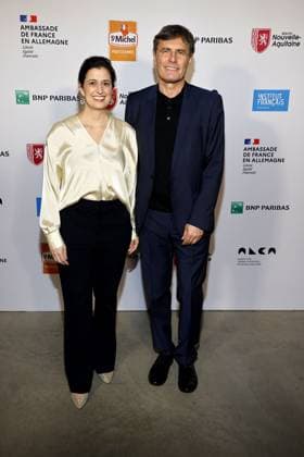 Die beiden Preistraeger Leila Hamid und Martin Kochendoerfer (beide X Verleih AG) bei der Verleihung vom Ritterorden fuer Kunst und Literatur im Rahmen der Berlinale Soiree Francaise du Cinema in der Franzoesischen Botschaft am 19.02.2024 in Berlin Berlinale Soiree Francaise 2024- Verleihung vom Chevalier Orden fuer Leila Hamid & Martin Kochendoerfer