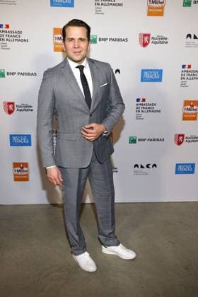 Pierre Kiwitt bei der Verleihung vom Ritterorden fuer Kunst und Literatur im Rahmen der Berlinale Soiree Francaise du Cinema in der Franzoesischen Botschaft am 19.02.2024 in Berlin Berlinale Soiree Francaise 2024- Verleihung vom Chevalier Orden fuer Leila Hamid & Martin Kochendoerfer