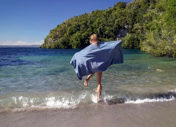 Jumping over waves Taupo Bay of Plenty New Zealand  Copyright: xSouthernxStockxImagesx 6016-19226145 ,model released, Symbolfoto