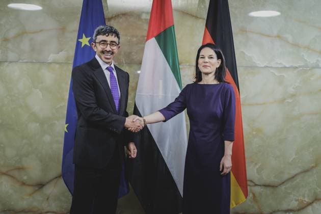 News Themen der Woche KW08 News Bilder des Tages (R-L) Annalena Baerbock (Buendnis 90 Die Gruenen), Bundesaussenministerin, und Scheich Abdullah bin Zayed Al Nahyan, Aussenminister der Vereinigten Arabischen Emiraten, aufgenommen im Rahmen eines gemeinsamen Treffens in Berlin, 20.02.2024. Fotografiert im Auftrag des Auswaertigen Amtes. Berlin Deutschland *** R L Annalena Baerbock Buendnis 90 Die Gruenen , Federal Foreign Minister, and Sheikh Abdullah bin Zayed Al Nahyan, Foreign Minister of the United Arab Emirates, photographed during a joint meeting in Berlin, 20 02 2024 Photographed on behalf of the Federal Foreign Office Berlin Germany Copyright: xFlorianxGaertnerx