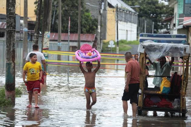 News Themen der Woche KW08 News Bilder des Tages GYE-INUNDACION SANTA LUCIA Santa Lucia, Guayas, martes 20 de febrero del 2024 Las fuertes y continuas lluvias han dejado varios sectores anegados y familias damnificadas en el canton Santa Lucia. Fotos:CÃ sar Munoz API Santa Lucia Guayas Ecuador EVN-GYE-INUNDACIONSANTALUCIA-66b1fd0c21b284ef998129eb285b6b77 *** GYE FLOODING SANTA LUCIA Santa Lucia, Guayas, Tuesday, February 20, 2024 The heavy and continuous rains have left several sectors flooded and families affected in the canton of Santa Lucia Photos CÃ sar Munoz API Santa Lucia Guayas Ecuador EVN GYE FLOODINGSANTALUCIA 66b1fd0c21b284ef998129eb285b6b77 Copyright: xCÃ sarxMunozx