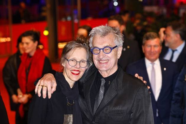 Wim und Donata Wenders bei der Ankunft zur Goldenen Ehrenbaer Gala im Rahmen der 74. Berlinale International Film Festival am 20.02.2024 in Berlin Berlinale 2024- Goldener Eherenbaer Gala fuer Martin Scorsese