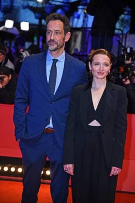 Karoline Herfurth mit Ehemann Christopher Doll - VERLEIHUNG DES GOLDENEN EHRENBÄR an Martin Scorsese im Rahmen der 74. Berlinale im Berlinale-Palast in Berlin an 20.02.2024