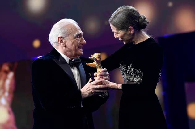 Martin Scorsese und Mariette Rissenbeek bei der Verleihung des Goldenen Ehrenbären an Martin Scorsese auf der Berlinale 2024 74. Internationale Filmfestspiele Berlin im Berlinale Palast. Berlin, 20.02.2024