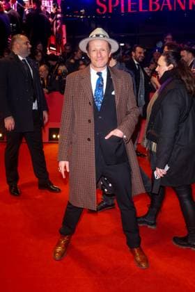 Ehrenbär Berlinale Alexander Scheer auf dem roten Teppich des Eherenbären für Martin Scorsese im Berlinale Palast anlässlich der 74. Internationalen Filmfestspiele Berlin am 20.02.2024 . Copyright: xEventpressxKochanx