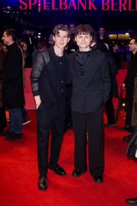 Ehrenbär Berlinale Lennart Betzgen und Tom Böttcher auf dem roten Teppich des Eherenbären für Martin Scorsese im Berlinale Palast anlässlich der 74. Internationalen Filmfestspiele Berlin am 20.02.2024 . Copyright: xEventpressxKochanx