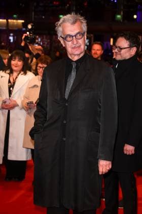 Ehrenbär Berlinale Wim Wenders auf dem roten Teppich des Eherenbären für Martin Scorsese im Berlinale Palast anlässlich der 74. Internationalen Filmfestspiele Berlin am 20.02.2024 . Copyright: xEventpressxKochanx