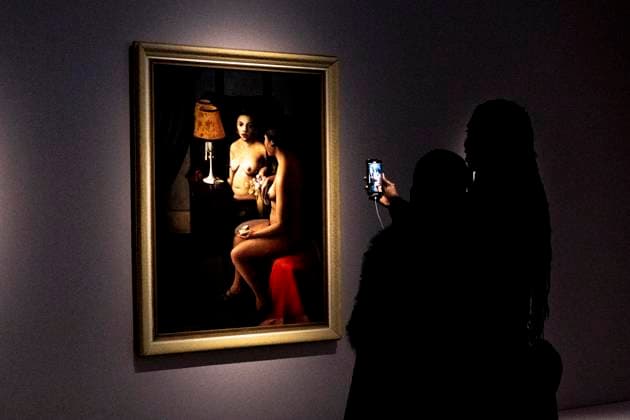 Bilder des Jahres 2024, Entertainment 02 Februar Entertainment Themen der Woche KW08 Entertainment Bilder des Tages February 20, 2024, New York, New York, United States: Visitors examine Brown Girl After the Bath painting by prolific artist Archibald J. Motley, Jr. on view at upcoming Harlem Renaissance Exhibition at The Metropolitan Museum in New York during press preview on February 20, 2024. Exhibition showcases the first African American movement of international modern art reaching across the Atlantic and influencing some famous artists such as Munch, Picasso and Matisse. New York United States - ZUMAr339 20240220_znp_r339_006 Copyright: xLevxRadinx
