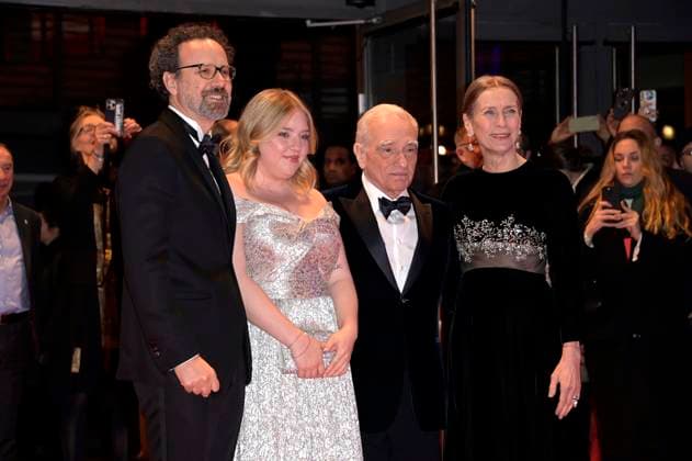 Carlo Chatrian, Francesca Scorsese, Martin Scorsese und Mariette Rissenbeek bei der Verleihung des Goldenen Ehrenbären an Martin Scorsese auf der Berlinale 2024 74. Internationale Filmfestspiele Berlin im Berlinale Palast. Berlin, 20.02.2024