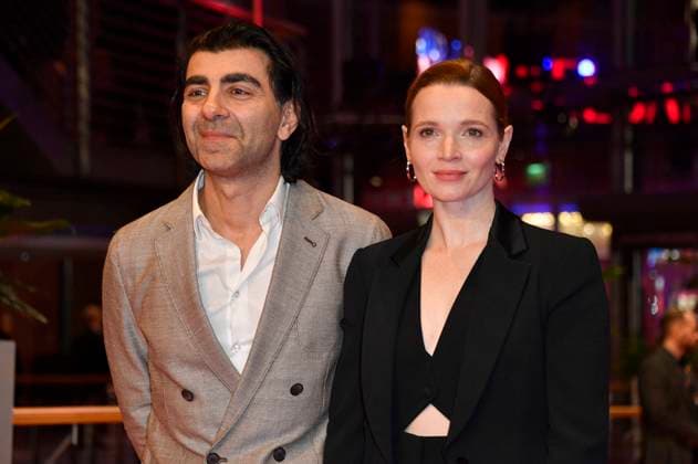 Fatih Akin und Karoline Herfurth bei der Verleihung des Goldenen Ehrenbären an Martin Scorsese auf der Berlinale 2024 74. Internationale Filmfestspiele Berlin im Berlinale Palast. Berlin, 20.02.2024