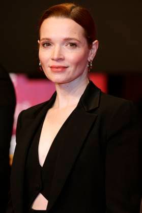 Karoline Herfurth bei der Verleihung des Goldenen Ehrenbären an Martin Scorsese auf der Berlinale 2024 74. Internationale Filmfestspiele Berlin im Berlinale Palast. Berlin, 20.02.2024