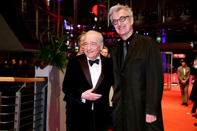 Martin Scorsese und Wim Wenders bei der Verleihung des Goldenen Ehrenbären an Martin Scorsese auf der Berlinale 2024 74. Internationale Filmfestspiele Berlin im Berlinale Palast. Berlin, 20.02.2024