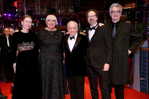 Mariette Rissenbeek, Claudia Roth, Martin Scorsese, Carlo Chatrian und Wim Wenders bei der Verleihung des Goldenen Ehrenbären an Martin Scorsese auf der Berlinale 2024 74. Internationale Filmfestspiele Berlin im Berlinale Palast. Berlin, 20.02.2024