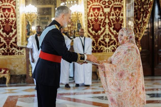 Entertainment Themen der Woche KW08 Entertainment Bilder des Tages King Felipe Receives New Ambassadors Credentials - Madrid King Felipe VI receives the ambassador of the Islamic Republic of Mauritania, Zeineb Ely Salem, during the reception of credentials, at the Royal Palace, on February 21, 2024, in Madrid (Spain). On January 12, the monarch held the first ceremony of this type since May 17, a hiatus of almost eight months after the electoral advance. The new ambassadors of Mauritania, Jordan, China, Bosnia and Herzegovina, Cape Verde and Singapore paraded today at the Royal Palace in Madrid. Photo by Alejandro Martinez Velez Europa Press ABAZCAPRESS.COM Madrid Spain  Copyright: xEuropaxPress ABACAx