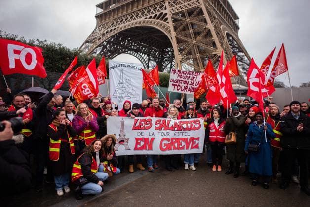 News Themen der Woche KW08 4th Day Of Strike At The Eiffel Tower - Paris Eiffel Tower s employees on strike in Paris, France on February 22, 2024 as the Eiffel Tower is closed to the public on the fourth day of a strike. Unions of the operating company of the Eiffel Tower, the CGT and Force Ouvriere say the city, which owns 99 percent of the tower, has underestimated costs and overestimated revenues, whilst also hinting to the threat of a strike during the Olympic Games, held in Paris from July 26 to August 11. Photo by Pierrick Villette ABACAPRESS.COM Paris Idf France  Copyright: xVillettexPierrick ABACAx