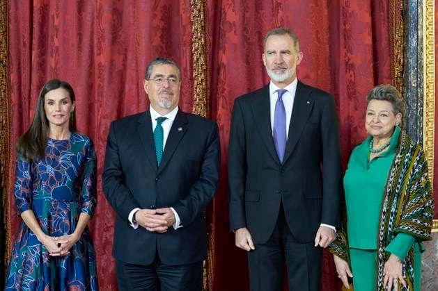 Entertainment Themen der Woche KW08 22-02-2024 Madrid Queen Letizia and King Felipe pose with the president of Guatemala, Cease Bernardo Arevalo de Leon, and Lucrecia Eugenia Peinado Villanueva at the royal palace in Madrid. No Spain Â  Copyright: xPPEx