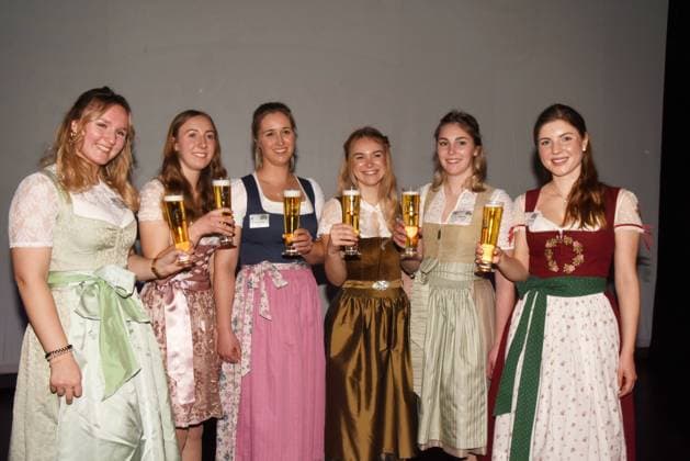 Entertainment Themen der Woche KW08 Entertainment Bilder des Tages News Bilder des Tages Selina Bank 22 Moderatorin-Erding-Erding.Geb.0rt Eva Singer 23 Erzieherin Graefenberg -Forchheim-Geb.Ort Alisa Pflug 31 Gebietsverkaufsleiterin Berchtesgaden-Berchtesgaden Geb.Ort Nina Haberl 21 Kauffrau Roehrbach-Passau Geb.Ort Linea Klee 22 Brauerin-Maelzerin Jetzendorf-Pfaffenhofen Geb.Ort Anna Victoria Gansneder 25 Studium Wirtschaftsrecht Muenchen- Starnberg-Geb Ort Muenchen 22.02.2024 GOP Bayerischer Brauerbund Bierkoenigin Vorwahl-Kandidatinnen Muenchen *** Selina Bank 22 Moderator Erding Erding Geb 0rt Eva Singer 23 Educator Graefenberg Forchheim Geb Ort Alisa Pflug 31 Area Sales Manager Berchtesgaden Berchtesgaden Geb Ort Nina Haberl 21 Businesswoman Roehrbach Passau Geb Ort Linea Klee 22 Brewer Maelzerin Jetzendorf Pfaffenhof