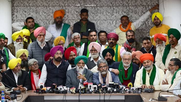 News Themen der Woche KW08 News Bilder des Tages CHANDIGARH, INDIA - FEBRURAY 22: Balbir Singh Rajewal along with ther leaders under the Sanyukt Kisan Morcha interacting with media during the press conference at Kisan Bhawan on February 22, 2024 in Chandigarh, India. The Sanyukt Kisan Morcha (SKM) has announced a nationwide protest for tomorrow after the death of a farmer during their clash with the Haryana Police. (Photo by Ravi Kumar Hindustan Times ) Sanyukt Kisan Morcha Press Conference In Chandigarh