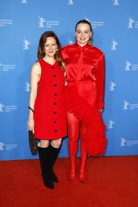 Lavinia Wilson und Luna Wedler beim Photo Call zur Premiere der 4teiligen Paramount Serie Zeit Verbrechen am Zoo Palast der 74. Internationalen Filmfestspiele am 22.02.2024 in Berlin Berlinale 2024- Premiere der Paramount Serie Zeit Verbrechen *** Lavinia Wilson and Luna Wedler at the Photo Call for the premiere of the 4-part Paramount series Time Crime at the Zoo Palast of the 74th Berlin International Film Festival on February 22, 2024 in Berlin Berlinale 2024 Premiere of the Paramount series Time Crime 
