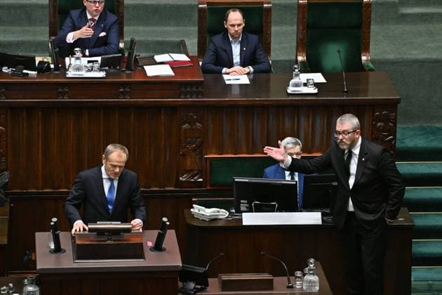 RECORD DATE NOT STATED 22.02.2024 WARSZAWA SEJM RP POSIEDZENIE SEJMU DEBATA NAD WOTUM NIEUFNOSCI DLA MINISTRA SPRAWIEDLIWOSCI ODWOLANIE GLOSOWANIA N Z DONALD TUSK SZYMON HOLOWNIA GRZEGORZ BRAUN FOT DAMIAN BURZYKOWSKI NEWSPIX.PL --- Newspix.pl Today in the Polish Parliament, a vote of no confidence in Minister Adam Bodnar. PHOTOGRAPHER:BURZYKOWSKI DAMIAN NEWSPIX.PL POLAND OUT!  DB220224_065
