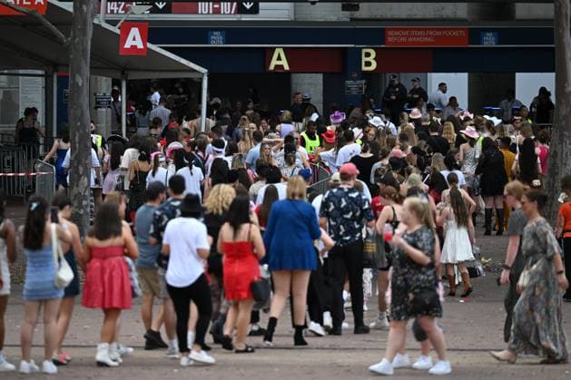 TAYLOR SWIFT CONCERTGOERS, Tens of thousands of concertgoers arrive for the first of four Taylor Swift The Eras Tour concert at ACCOR Stadium in Sydney, Friday, February 23, 2024. Event organisers are expecting large crowds from Friday 23 February 2024 through to Monday 26 February 2024, as the Taylor Swift Eras Tour concert comes to Sydney Olympic Park for four concerts. ( NO ARCHIVING, EDITORIAL USE ONLY, NO USE IN BOOKS WITHOUT CONSENT SYDNEY NEW SOUTH WALES AUSTRALIA  Copyright: xDEANxLEWINSx 20240223001906713442