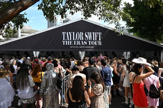TAYLOR SWIFT CONCERTGOERS, Thousands of concertgoers arrive for the first of four Taylor Swift The Eras Tour concert at ACCOR Stadium in Sydney, Friday, February 23, 2024. Event organisers are expecting large crowds from Friday 23 February 2024 through to Monday 26 February 2024, as the Taylor Swift Eras Tour concert comes to Sydney Olympic Park for four concerts. ( NO ARCHIVING, EDITORIAL USE ONLY, NO USE IN BOOKS WITHOUT CONSENT SYDNEY NEW SOUTH WALES AUSTRALIA  Copyright: xDEANxLEWINSx 20240223001906721789