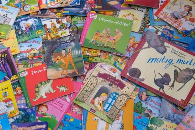 Ansammlung von kleinen Kinder Büchern *** Collection of small children s books Nordrhein-Westfalen Deutschland, Germany GMS10729
