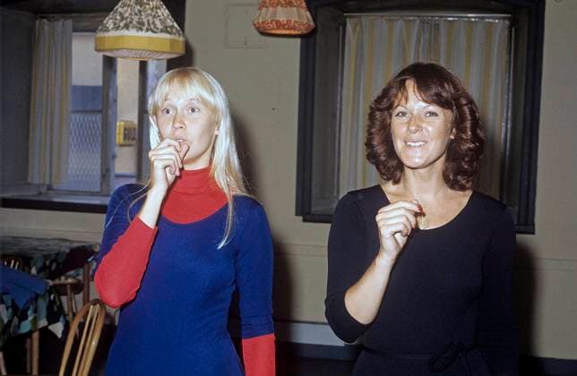 Agnetha Fältskog with Anni-Frid Lyngstad in 1975 Members of the pop group ABBA Sweden x2900x *** Agnetha Fältskog with Anni Frid Lyngstad in 1975 Members of the pop group ABBA Sweden x2900x  Copyright: xAkexCyrusx Agnetha Fältskog with Anni-Frid Lyngstad in 1975