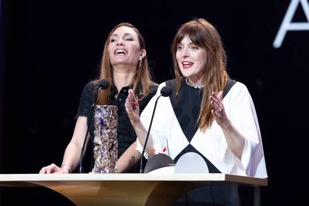 49eme Ã dition de la cÃ rÃ monie des CÃ sar Ã l?Olympia Ã Paris ValÃ rie Donzelli (habillÃ e en Dior et bijoux Dior), Audrey Diwan (CÃ sar de la meilleure adaptation pour Â« L?amour Et Les ForÃªts Â» - 49eme Ã dition de la cÃ rÃ monie des CÃ sar Ã l?Olympia Ã Paris le 23 fÃ vrier 2024 Dominique Jacovides Olivier Borde Bestimage 49th Cesar Film Awards at L Olympia on February 23, 2024 in Paris Paris France  Copyright: xBORDE-JACOVIDESx xBESTIMAGExBORDE-JACOVIDESx xBESTIMAGEx