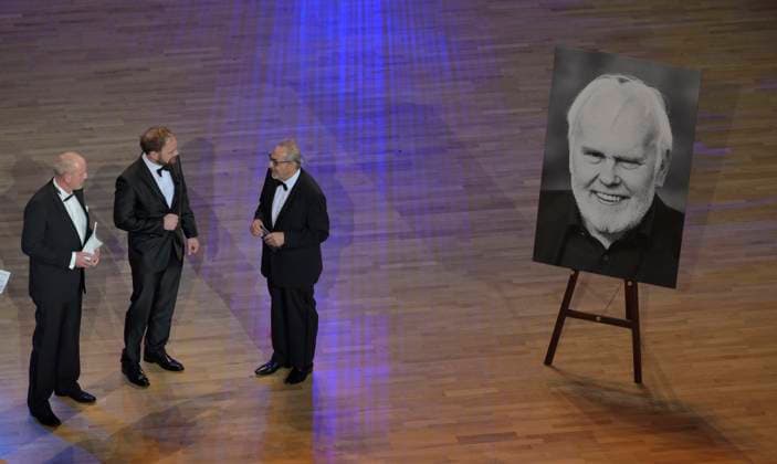 Bilder des Jahres 2024, Entertainment 02 Februar Entertainment Themen der Woche KW08 23.02.2024, 16. Semperopernball, Dresden, Wolfgang Stumph, Mitte, mit den Söhnen des verstorbenen Entertainers Gunther Emmerlich, (c) Dresden Deutschland *** 23 02 2024, 16 Semper Opera Ball, Dresden, Wolfgang Stumph, center, with the sons of the late entertainer Gunther Emmerlich, c Dresden Germany
