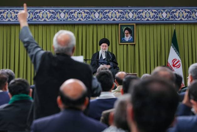 News Themen der Woche KW08 News Bilder des Tages February 24, 2024, Tehran, Iran: Iranian Supreme Leader Ayatollah ALI KHAMENEI meets with the organizers of the National Congress for the Commemoration of the Martyrs from Khuzestan Province. Tehran Iran - ZUMAi98_ 20240224_zih_i98_011 Copyright: xIranianxSupremexLeader SxOfficex