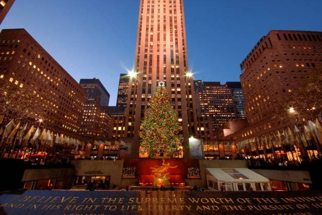 Quotation carved into granite frames with Rockefeller Center Christmas Tree at Rockefeller Center, Manhattan, New York City, New York State, USA  Copyright: xx 4313-1918
