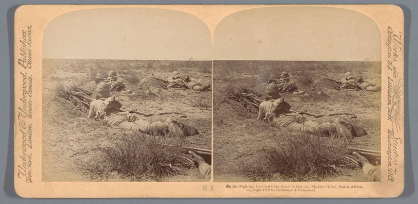 RECORD DATE NOT STATED Presentation of soldiers on the front at the mud river in South Africa, Anonymous, 1900 stereograph Modderrivierpublisher: New York (city) (possibly) cardboard. paper albumen print battle Modder River Copyright: xpiemagsx rknbpie11012024-30801 !ACHTUNG AUFNAHMEDATUM GESCHÄTZT!