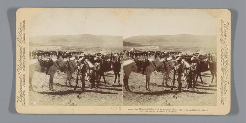 RECORD DATE NOT STATED Australian soldiers on horseback after a fight at Mud River, South Africa, Anonymous, 1900 stereograph The fight took place on January 12, 1900. Modderrivierpublisher: New York (city) cardboard. paper albumen print land forces (+ cavalry, horsemen). after the battle Modder River Copyright: xpiemagsx rknbpie11012024-30928 !ACHTUNG AUFNAHMEDATUM GESCHÄTZT!